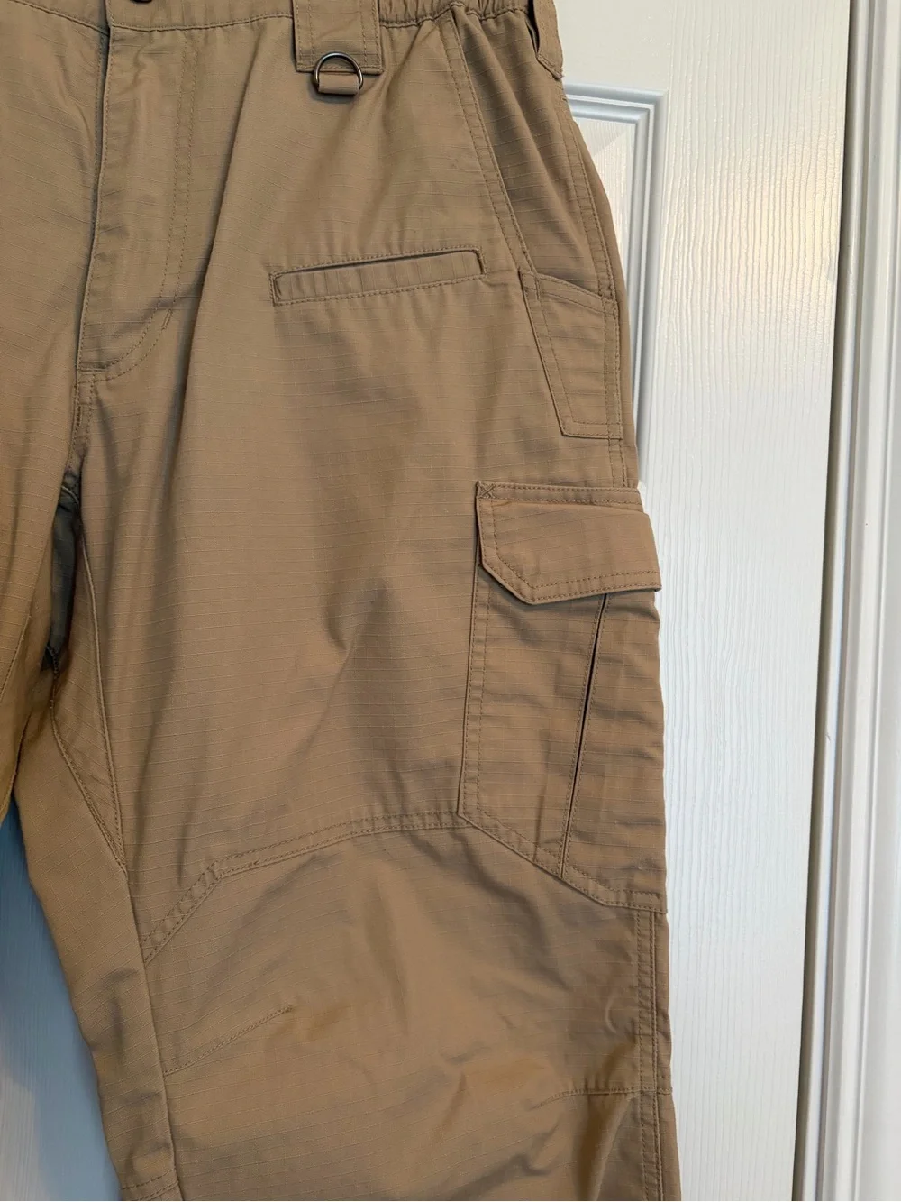 Casual Tan Cargo Pants with Utility Pockets - Unknown Brand